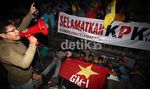 Massa Pro KPK Berjaga Hadapi Perlawanan Polri