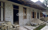 Sebuah rumah yang direnovasi di Teluk Dalam, Nias Selatan.