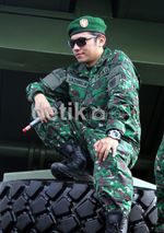 Gading Marten Gagah Pakai Seragam Tentara