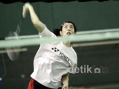 Firdasari Asah Kemampuan Smash