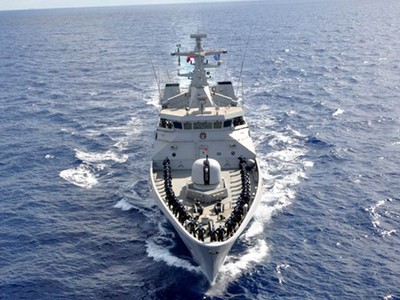 Prajurit Rayakan HUT TNI di Laut Mediterranean