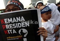 Massa yang mengangkat tema Save KPK ini mendesak pemerintah melindungi KPK dari upaya pelemahan sistemik.