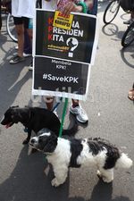 Pendukung Save KPK Menyemut di Bundaran HI