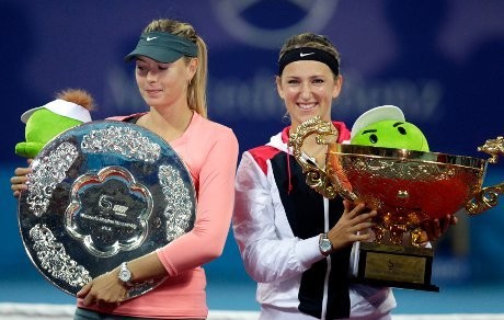 Kalahkan Sharapova, Azarenka Juara