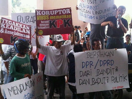 Minta Dukungan untuk KPK, LSM & Mahasiswa Sisir Ruangan DPRD Batam