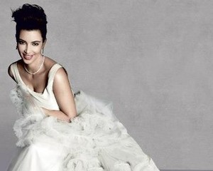 Kim Kardashian Ingin Menikah Sederhana di Pulau