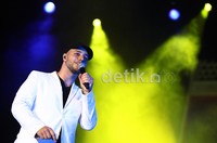 Maher Zein tampil dengan suaranya yang khas.