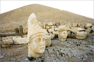 Ada Kepala Dewa di Puncak Gunung Nemrut, Turki!