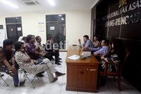 Dalam pertemuan ini, Wakil Ketua Komnas HAM Nurkholis mengatakan, pihaknya akan menyelidiki hubungan antara kasus yang dituduhkan pada Novel di tahun 2004 dengan peristiwa yang terjadi di KPK pada Jumat 5 Oktober 2012.