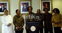 Sejumlah anggota Dewan Perwakilan Daerah (DPD) RI memberikan dukungan kepada KPK untuk menyidik dugaan tindak pidana korupsi pengadaan simulator di Mabes Polri. Ramses/detikcom.