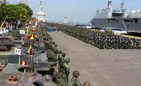 Prajurit Marinir mengikuti apel kesiapan latihan operasi amfibi atau pendaratan amfibi yang bersandikan Armada Jaya XXXI/2012. (Pen Pasmar-1).