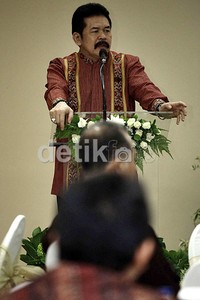 Jaksa Agung Muda Perdata dan Tata Usaha Negara memberikan sambutan.