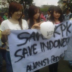 Suarakan Save KPK, Mahasiswa Unpas Bawa Balon Putih