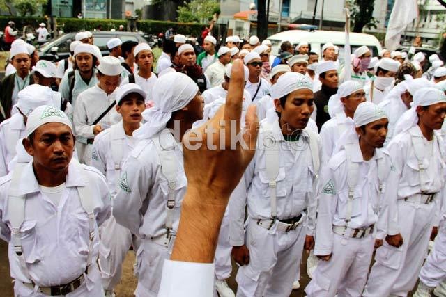 Protes Wagub Pimpin Islamic Center, FPI Geruduk DPRD DKI