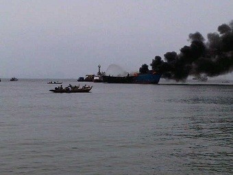 Kapal Tug Boat Muatan Solar Terbakar di Perairan Batam