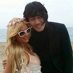 Coba Bunuh Diri, Kim Jang Hoon Tunda Rilis Album