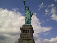 Patung Liberty menjadi destinasi wisata utama para turis yang datang ke New York. (Indra/detikTravel)