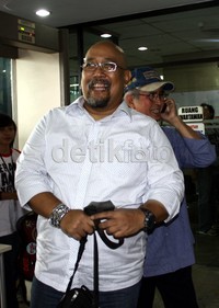 Indro Warkop bersama Pong Harjatmo saat tiba di KPK. Ramses/detikcom.