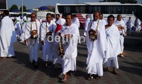 Jamaah Haji Indonesia dari berbagai kloter yang datang pada gelombang pertama ke Madinah mulai melakukan niat umrah ke Makkah dari Masjid Bir Ali Dzul Hulaifah.