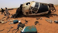 Pesawat tersebut jatuh ketika membawa personel dan peralatan ke wilayah yang tengah dilanda perang, Darfur. REUTERS/Mohamed Nureldin Abdallah.