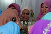 Pengajian yang digelar di rumahnya di kawasan Pejaten, Pasar Minggu, Jakarta Selatan itu terlihat ramai oleh kerabat dan tetangga sekitar.