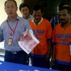 Pengedar Uang Palsu Menyaru Jadi Tukang Pijat