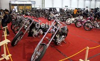 Kustomfest adalah sebuah festival yang mempertemukan pelaku industri, penggemar dan komunitas kustom dari seluruh Indonesia bahkan mancanegara.