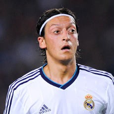 Oezil Bantah Rumor Akan Hengkang dari Madrid