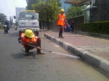 Kuras Saluran Air Hingga Siapkan Jetting, Jurus DKI Hadapi Musim Hujan