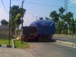 2 Truk Rebutan Jalan