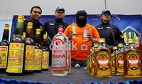 Akibat perbuatannya, RD dijerat Pasal 50 dan 54 Undang-Undang Cukai dengan ancaman satu sampai lima tahun penjara.