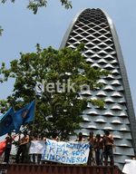 Aksi Telanjang Dada, Tolak Revisi UU KPK