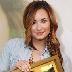 Niall Horran One Direction & Demi Lovato Pacaran?