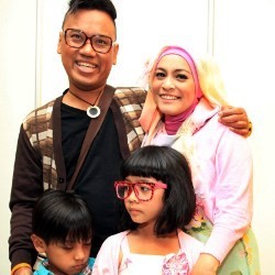 Anak-Istri Juga Artis, Uya Kuya Syuting Sambil Liburan Keluarga