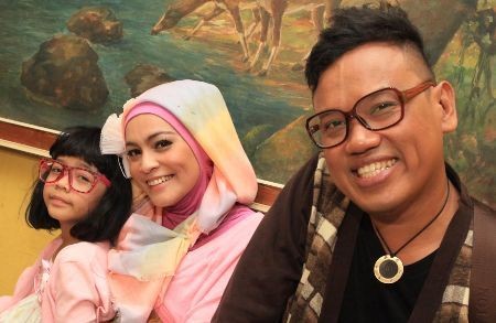 Anak-Istri Juga Artis, Uya Kuya Syuting Sambil Liburan Keluarga