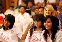 Tahun ini, Indonesia sebagai tuan rumah juga akan menurunkan para pecatur unggulan seperti dua pecatur terbaiknya GM Susanto Megaranto dan GMW Irene Kharisma Sukandar.