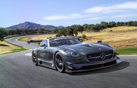 Untuk memproduksi mobil ini juara lomba balap DTM Bernd Schneider turut ikut andil dengan memasang mesin AMG 6.3-litre V8 di balik bonnet SLS AMG GT3. (dok. Daimler).