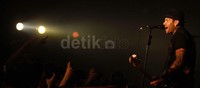 Band MxPx All Stars menghibur penggemarnya di Jakarta. Band punk-rock tahun 90an itu menggelar konser di Vicky Sianipar Music Center.