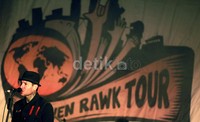 MxPx hadir dengan kemasan baru. Di tur bertajuk Heaven Rawk Tour, Mike Herrera tetap menjadi gitaris terdepan (frontman), tapi ada dua tambahan pemain. Mereka adalah Jack Parker dan Harley Trotland dari band Tumble Down, yang menggantikan absennya Tom Wisnieski dan Yuri Ruley.