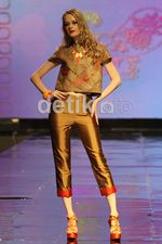 Cucu SBY Bergaya di Atas Cat Walk