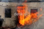 Rumah Kontrakan di Petamburan Hangus Terbakar