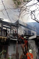 Rumah Kontrakan di Petamburan Hangus Terbakar