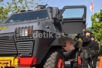 Aparat keamanan TNI dan Polri juga berjaga di sekitar GWK.