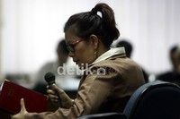 Rosa hadir di pengadilan dengan baju warna coklat krem dilapisi jaket coklat tua. Badannya tampak menggembung. Sedangkan di lehernya terlihat ada bagian rompi yang menyembul. Diduga kuat itu merupakan rompi antipeluru. Sekadar diketahui, ketika bersaksi untuk terdakwa Nazaruddin bulan-bulan lalu, Rosa juga mengenakan rompi antipeluru.