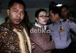 Bersaksi untuk Angie, Rosa Pakai Rompi Antipeluru