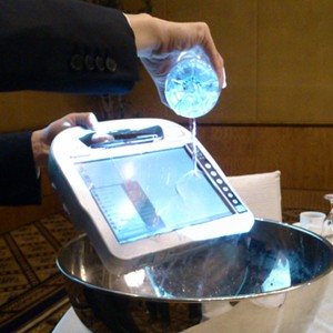 Panasonic Lempar Tablet PC Tahan Banting