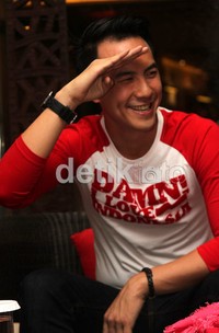 Ia pun tampak memakai kaos merah-putih yang bertuliskan DAMN! I Love Indonesia. Gus Mun/detikHOT.