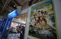 Mereka pun berusaha menjual film-film Indonesia di sana.