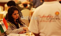 Ekspresi serius pecatur putri dari India IM Tania Sachdev.