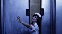 Dalam film tersebut, karakter Roro tewas karena terjepit lift. (K2K Production)